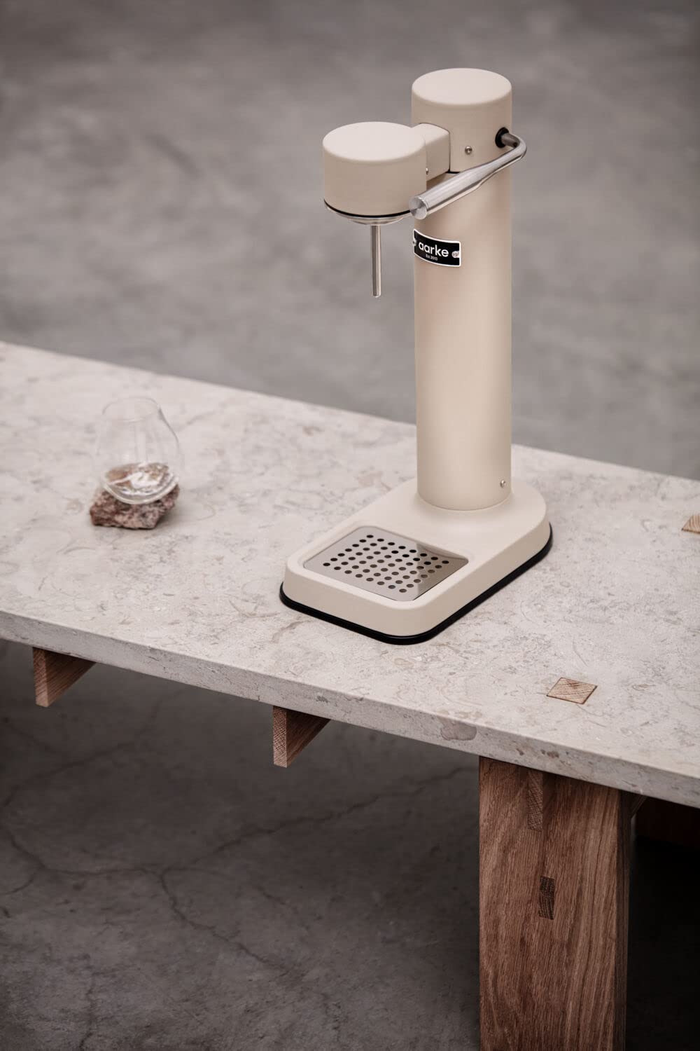 Aarke Carbonator 3, Premium Wassersprudler aus Edelstahl mit Aarke Flasche, Sand Finish